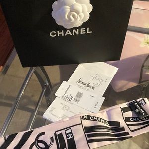 **NWT Authentic CHANEL NIB pink and black reversible scarf.